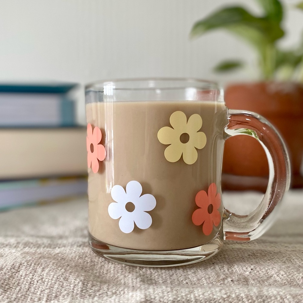 Flower Power Groovy 79’s floral print 12oz clear glass coffee mug tea cup yellow